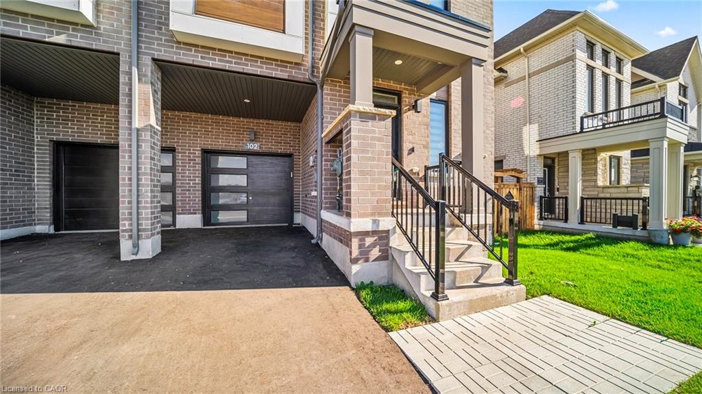 102 Settlers Road E, Oakville, ON, L6H 7W5 - 2