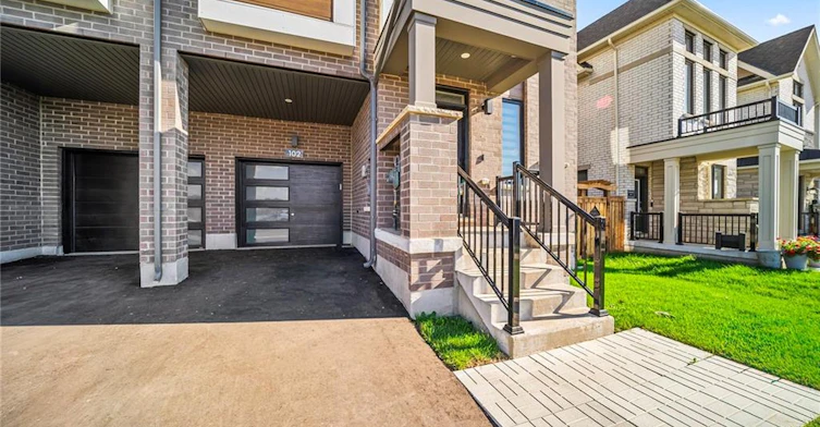 102 Settlers Road E, Oakville, ON, L6H 7W5 - 2
