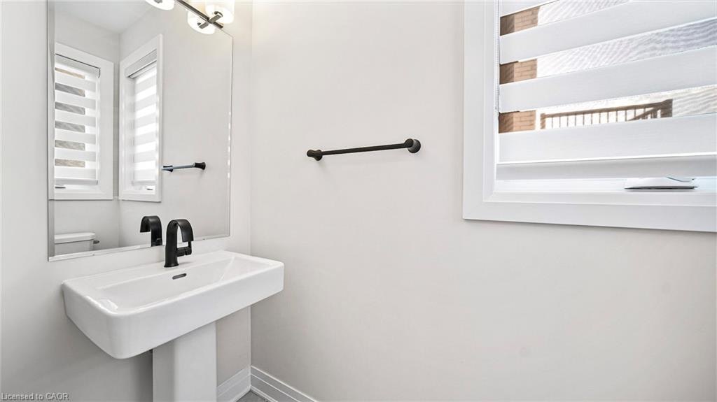 102 Settlers Road E, Oakville, ON, L6H 7W5 - 5