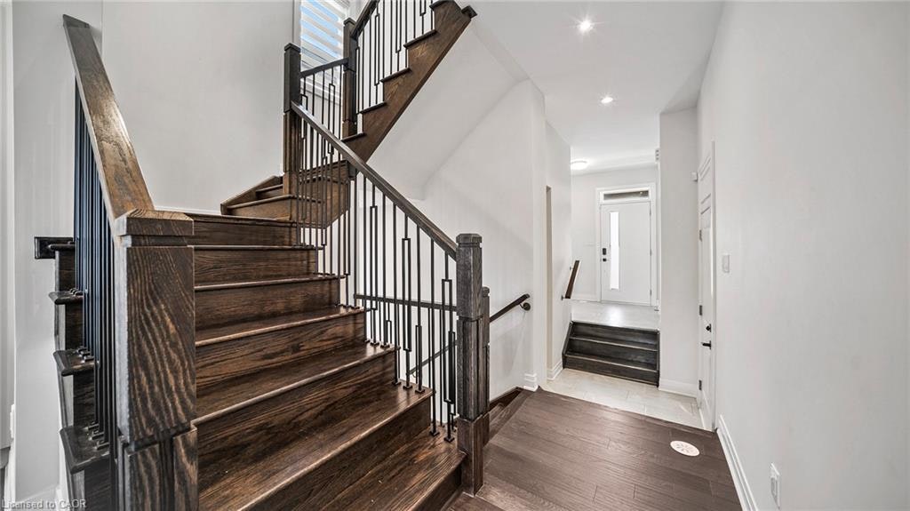102 Settlers Road E, Oakville, ON, L6H 7W5 - 13