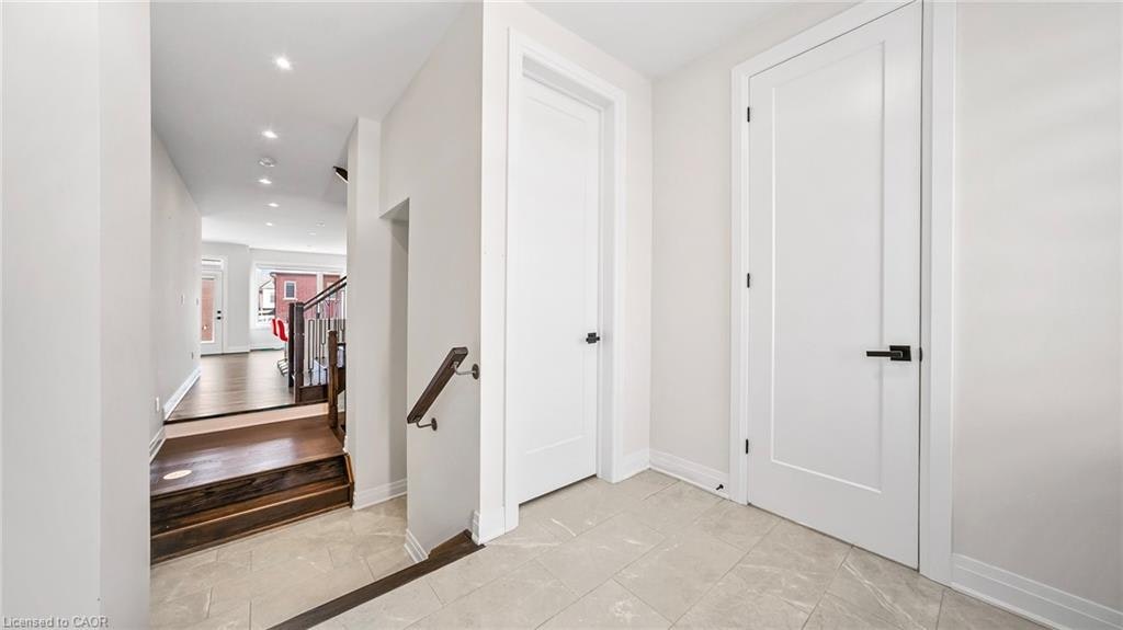 102 Settlers Road E, Oakville, ON, L6H 7W5 - 4