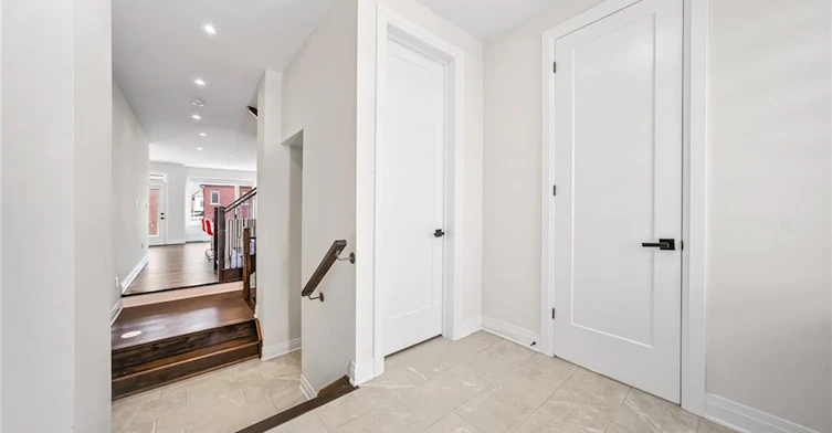 102 Settlers Road E, Oakville, ON, L6H 7W5 - 4