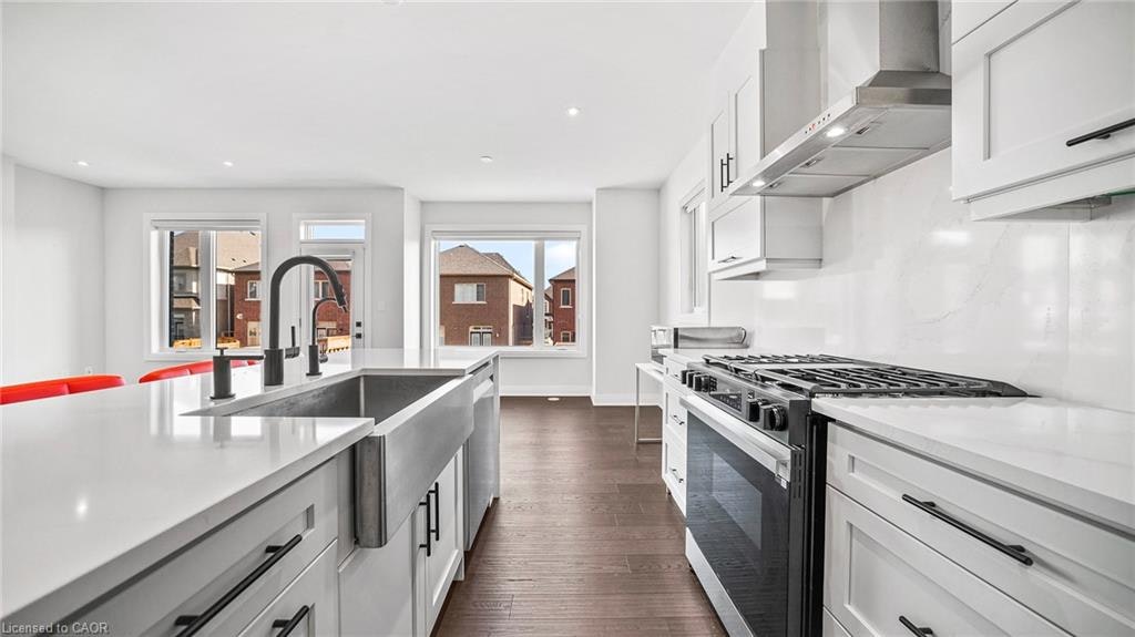 102 Settlers Road E, Oakville, ON, L6H 7W5 - 9