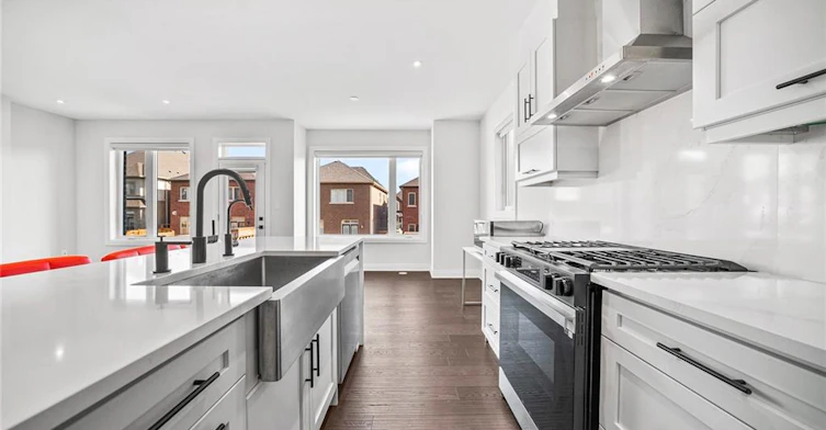 102 Settlers Road E, Oakville, ON, L6H 7W5 - 9