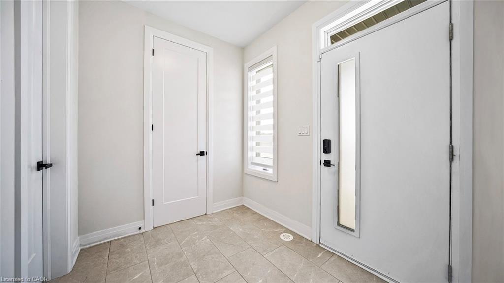 102 Settlers Road E, Oakville, ON, L6H 7W5 - 3