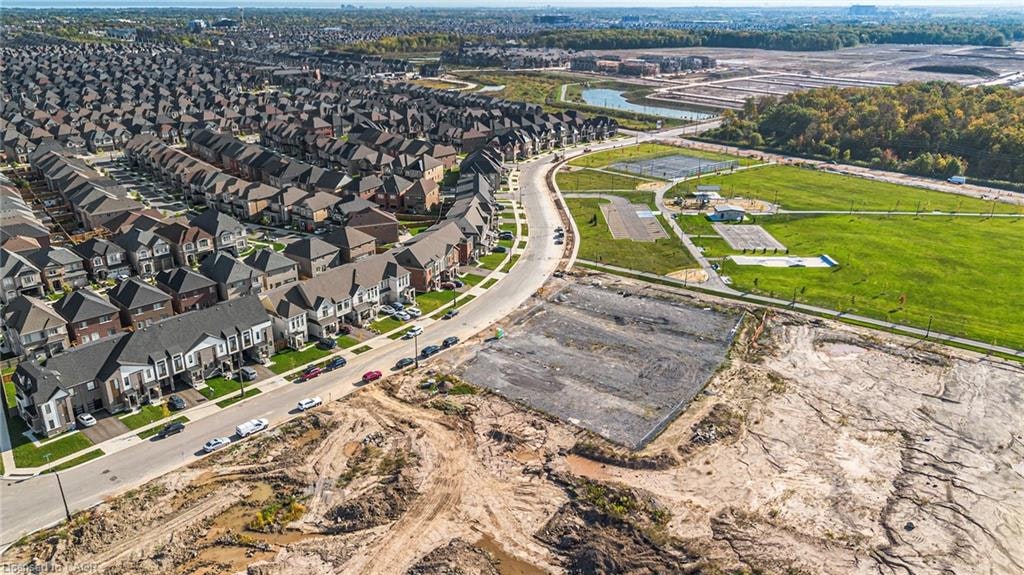 102 Settlers Road E, Oakville, ON, L6H 7W5 - 36