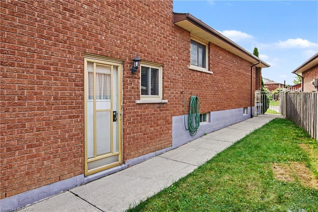 14 Indian Crescent, Hamilton, ON, L8V 4V6 - 4