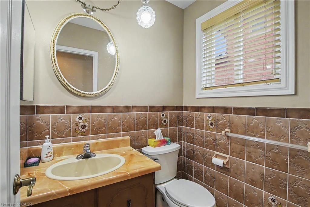 14 Indian Crescent, Hamilton, ON, L8V 4V6 - 8