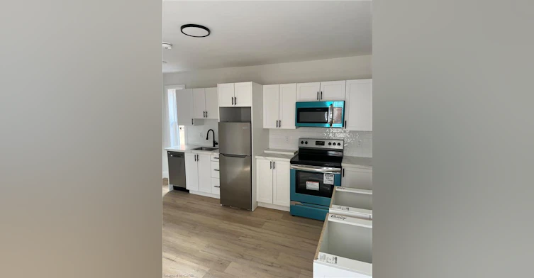 30 Victoria Avenue N, Hamilton, ON, L8L 5E1 - 3