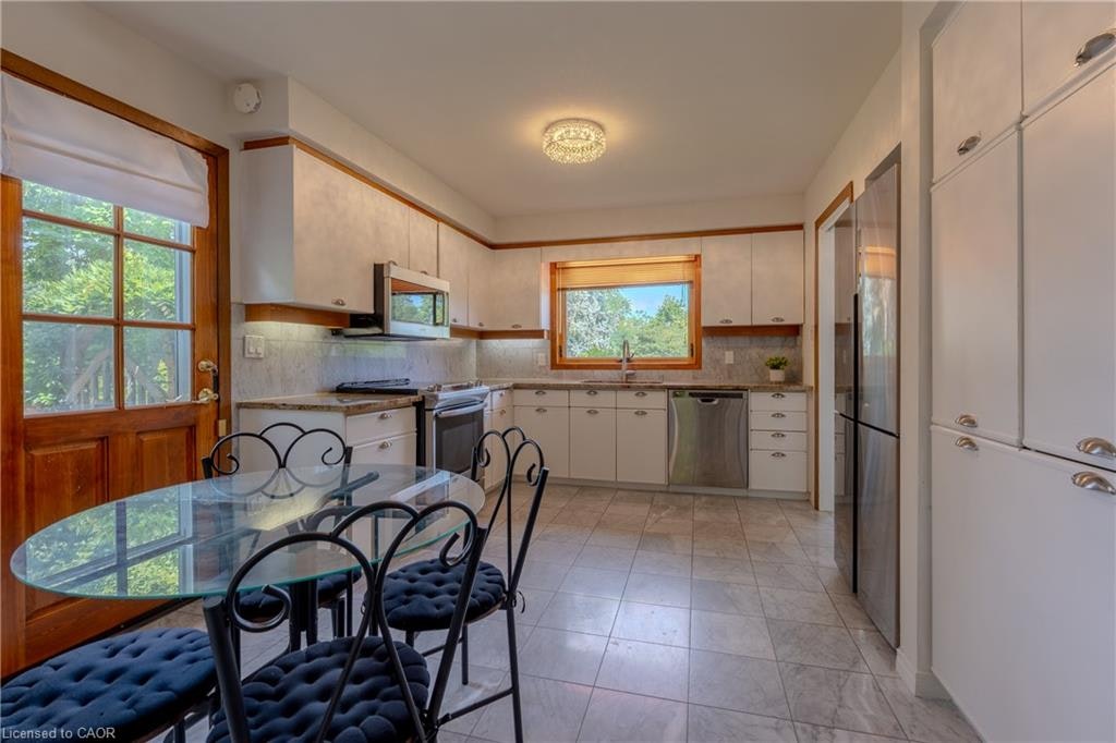 1129 Scenic Drive, Hamilton, ON, L9C 1H8 - 8