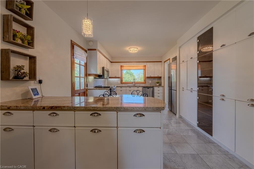 1129 Scenic Drive, Hamilton, ON, L9C 1H8 - 9
