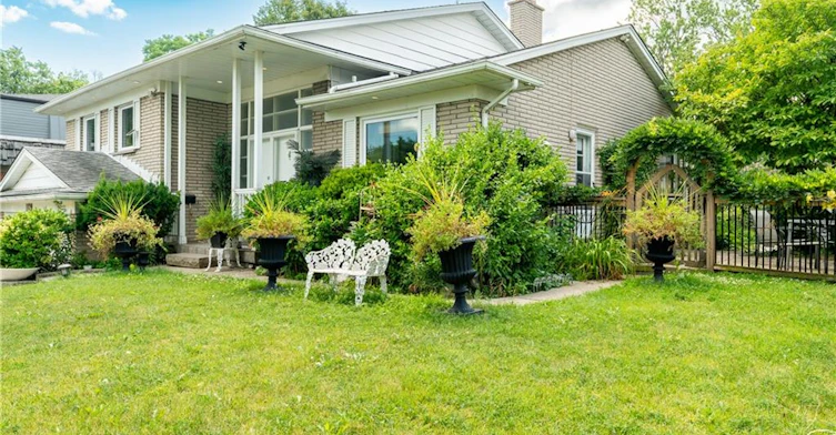 1129 Scenic Drive, Hamilton, ON, L9C 1H8 - 2