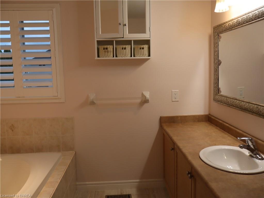 Upper-116 Blackburn Drive, Brantford, ON, N3T 6S2 - 18