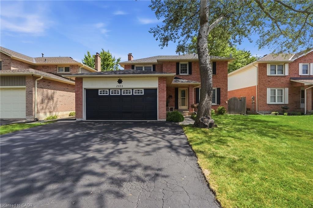 2055 Hunters Wood Drive, Burlington, ON, L7M 2T9
