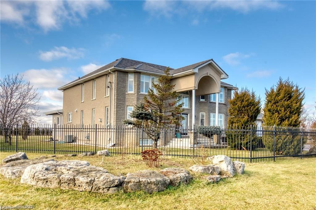 283 Second Road E, Hamilton, ON, L8J 3J1