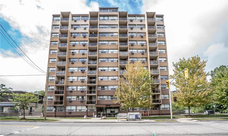 307-1950 Main Street W