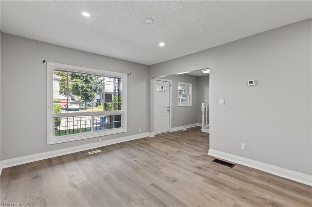Upper-15 Mccormick Street, Welland, ON, L3C 4L8 - 6