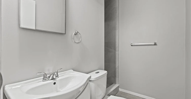 Upper-15 Mccormick Street, Welland, ON, L3C 4L8 - 12
