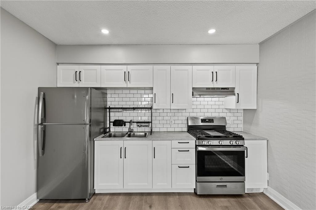 Upper-15 Mccormick Street, Welland, ON, L3C 4L8 - 9