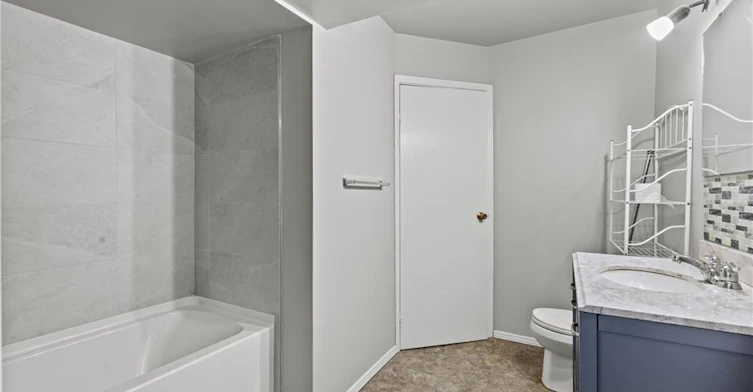 Upper-15 Mccormick Street, Welland, ON, L3C 4L8 - 15