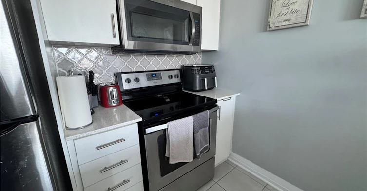 404-10 Concord Place, Grimsby, ON, L3M 0G6 - 11