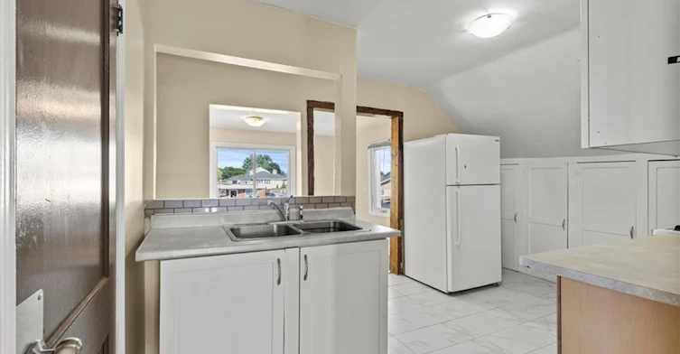Upper-1 West Street N, Thorold, ON, L2V 2R8 - 4