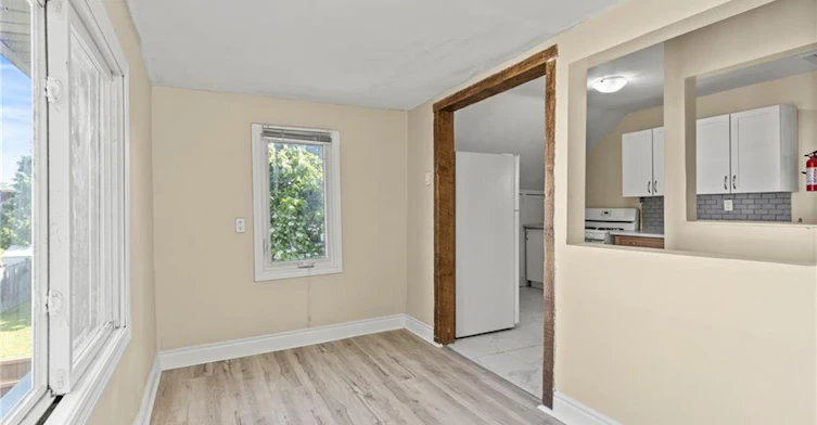 Upper-1 West Street N, Thorold, ON, L2V 2R8 - 9
