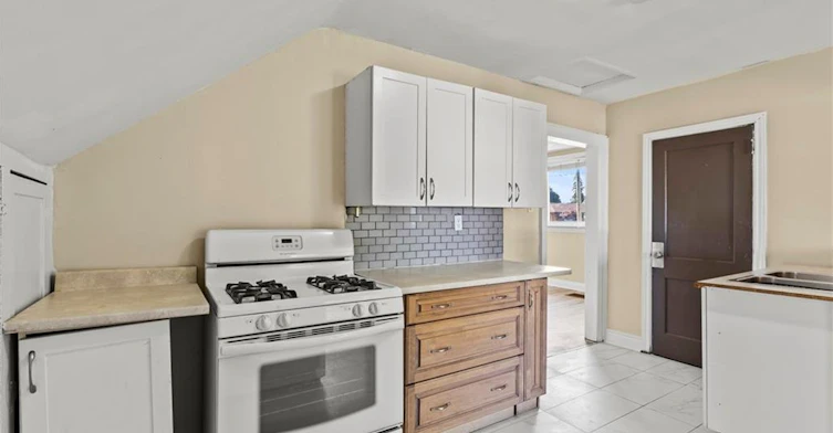 Upper-1 West Street N, Thorold, ON, L2V 2R8 - 5