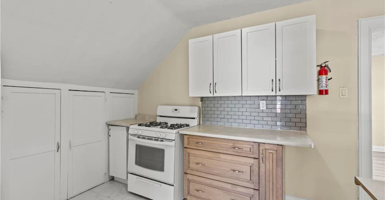 Upper-1 West Street N, Thorold, ON, L2V 2R8 - 8