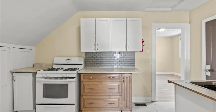 Upper-1 West Street N, Thorold, ON, L2V 2R8 - 6