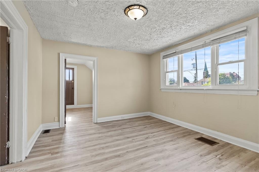 Upper-1 West Street N, Thorold, ON, L2V 2R8 - 11