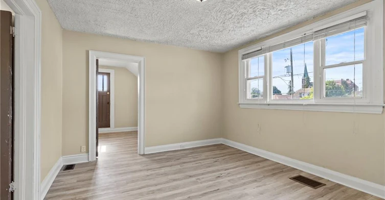 Upper-1 West Street N, Thorold, ON, L2V 2R8 - 11