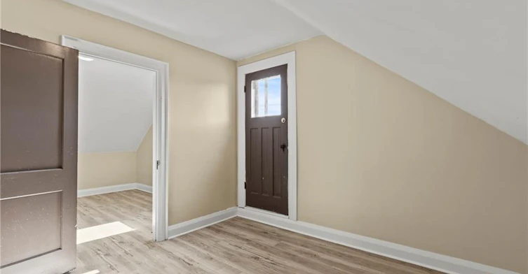 Upper-1 West Street N, Thorold, ON, L2V 2R8 - 17