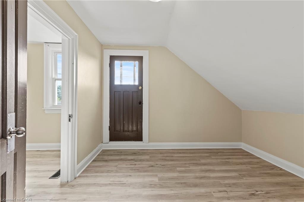 Upper-1 West Street N, Thorold, ON, L2V 2R8 - 16