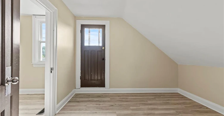 Upper-1 West Street N, Thorold, ON, L2V 2R8 - 16