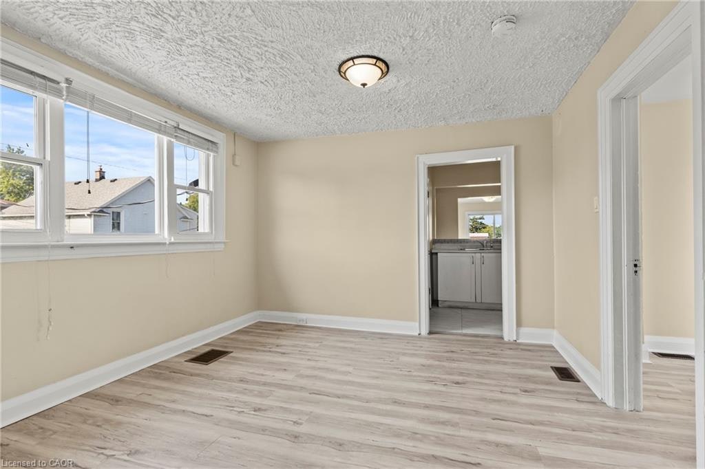 Upper-1 West Street N, Thorold, ON, L2V 2R8 - 12
