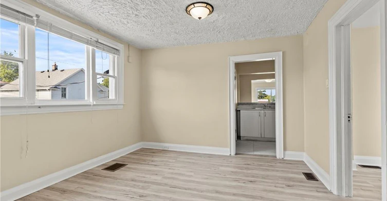 Upper-1 West Street N, Thorold, ON, L2V 2R8 - 12