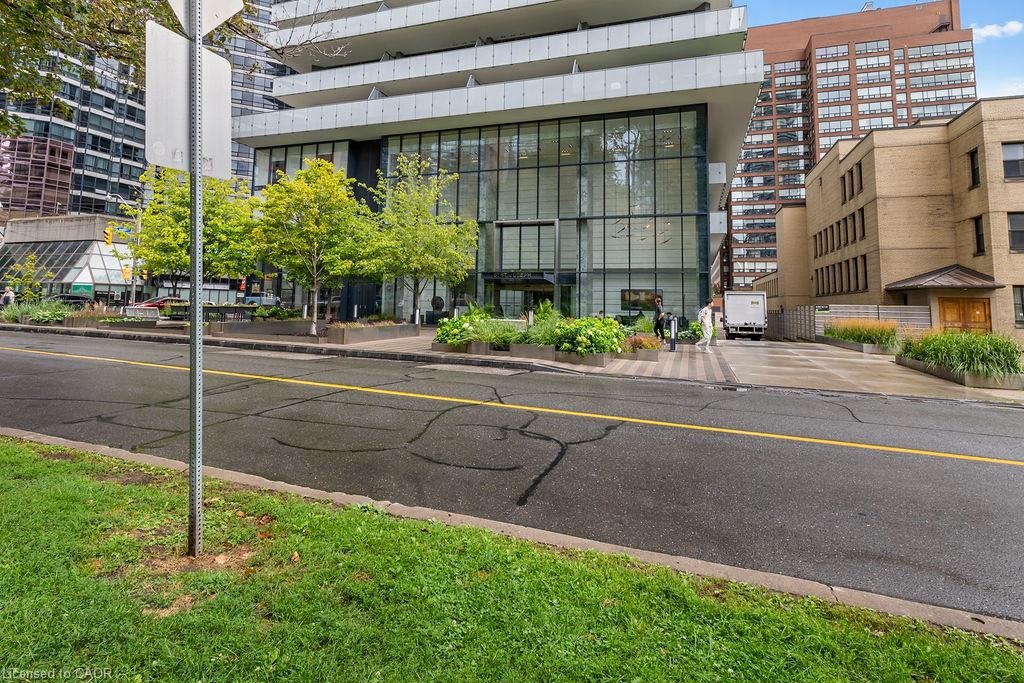 206-57 St Joseph Street, Toronto, ON, M5S 0C5