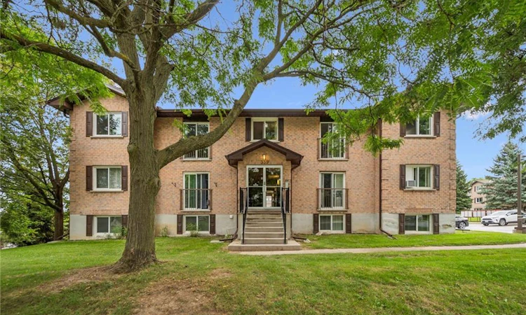 8-339 Northlake Drive