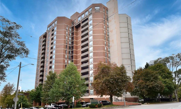 706-222 Jackson Street W