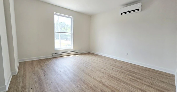 2-63 Main Street E, Grimsby, ON, L3M 1M7 - 2