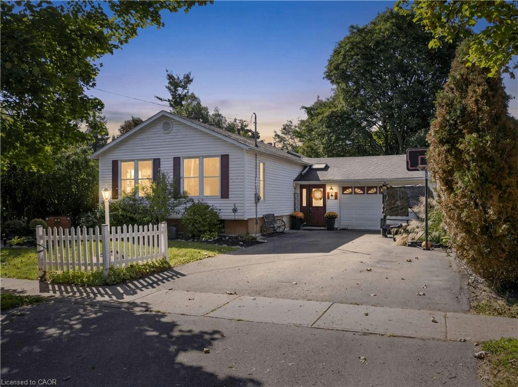 32 Chelvin Drive, Halton Hills, ON, L7G 4P9