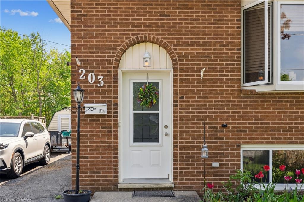Upper-203 Commercial Street, Welland, ON, L3B 5Z5 - 3