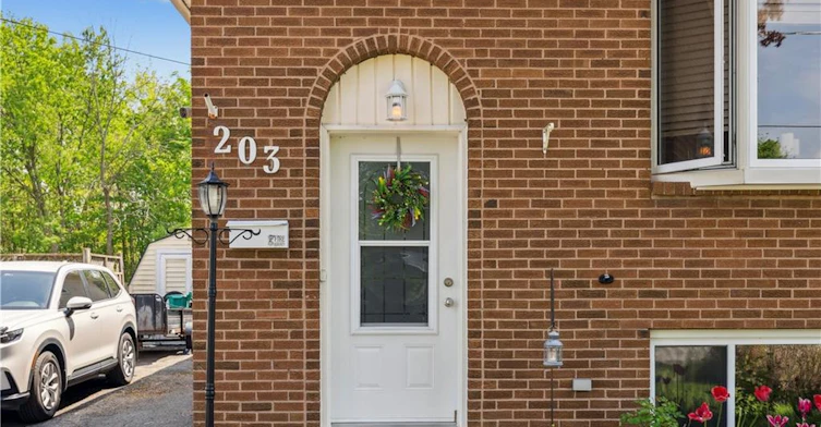 Upper-203 Commercial Street, Welland, ON, L3B 5Z5 - 3