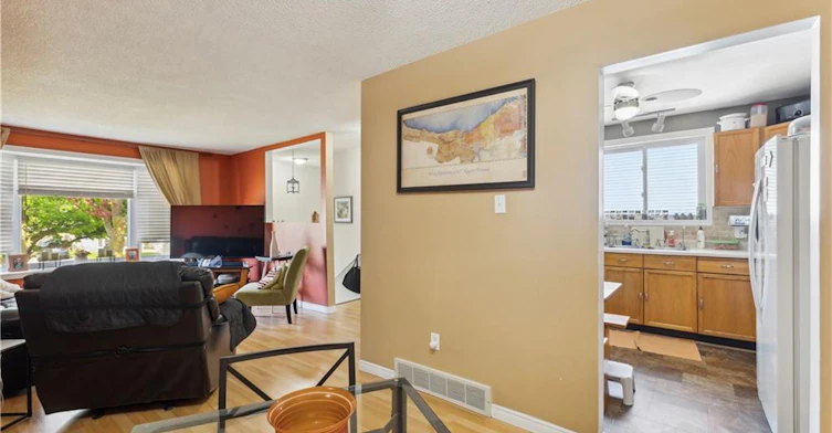 Upper-203 Commercial Street, Welland, ON, L3B 5Z5 - 9