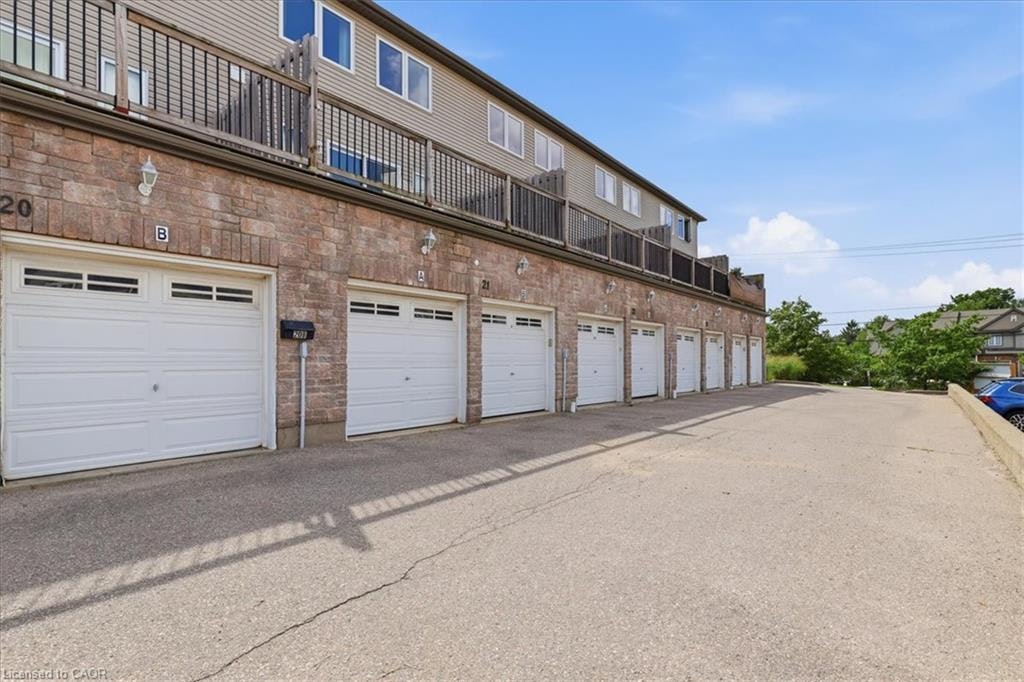 21B-975 Strasburg Road, Kitchener, ON, N2E 0A8