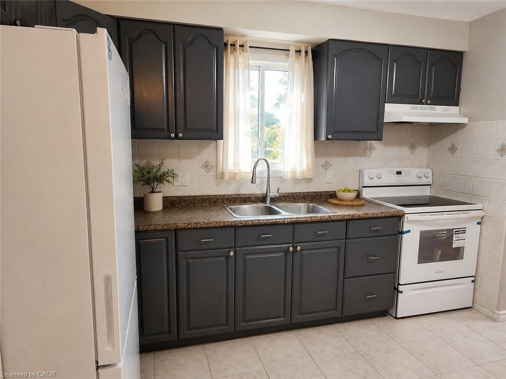 31 Old Carriage Drive, Kitchener, ON, N2P 1H5 - 2