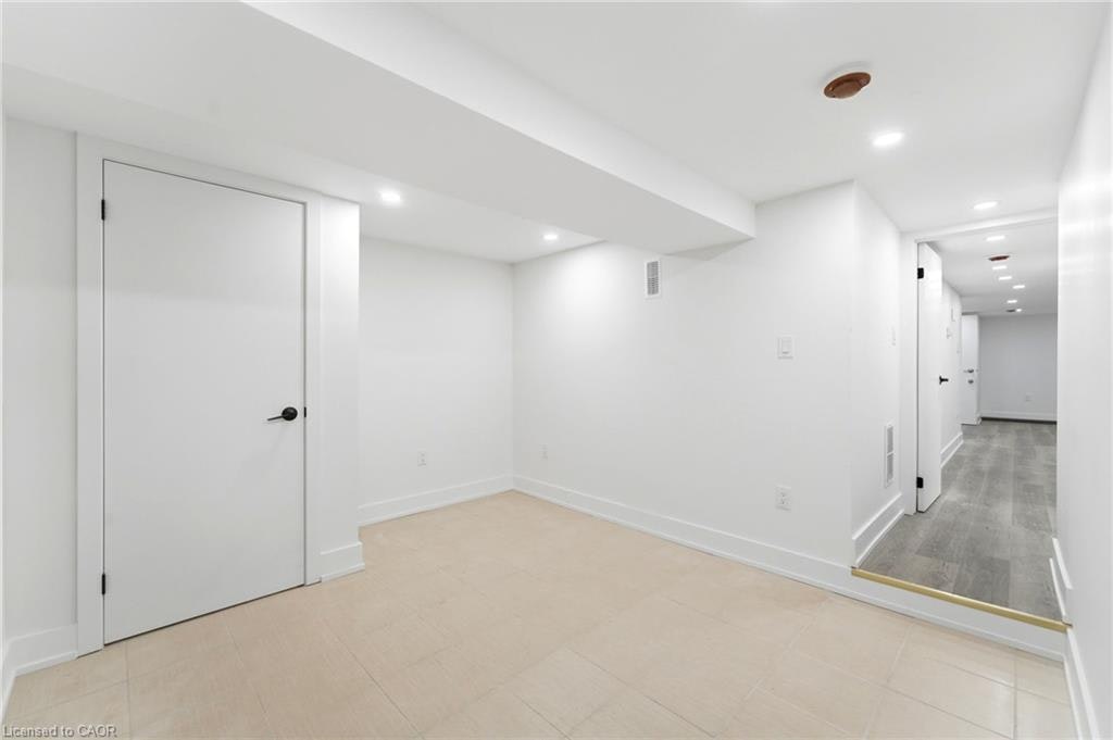 Lower-968 Main Street E, Hamilton, ON, L8M 1M8 - 7