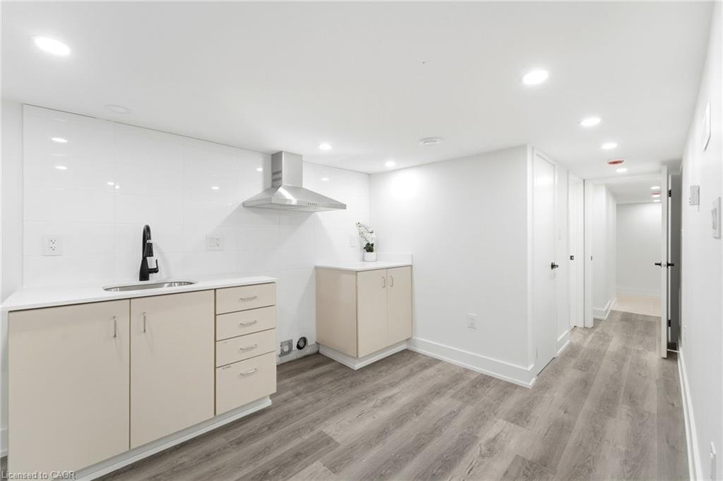 Lower-968 Main Street E, Hamilton, ON, L8M 1M8 - 4
