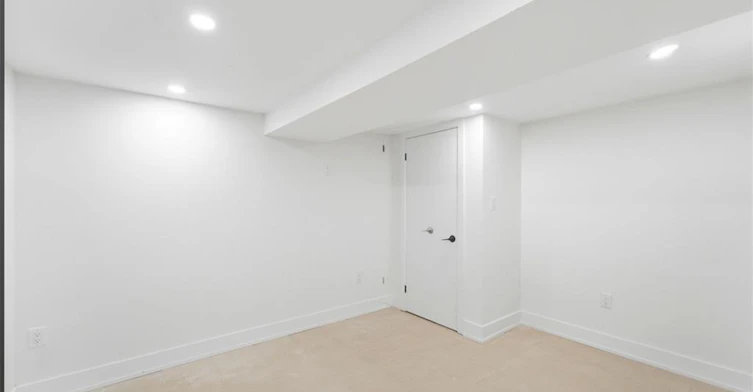 Lower-968 Main Street E, Hamilton, ON, L8M 1M8 - 6